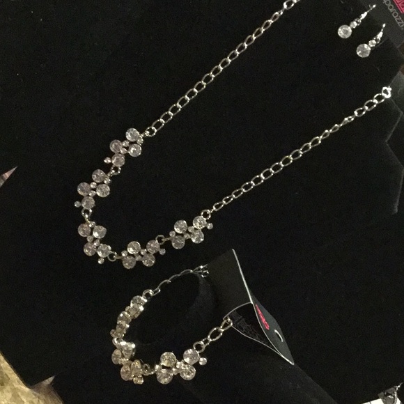 Silver Blockbuster: Necklace, Earrings, Bracelet. - Picture 2 of 4